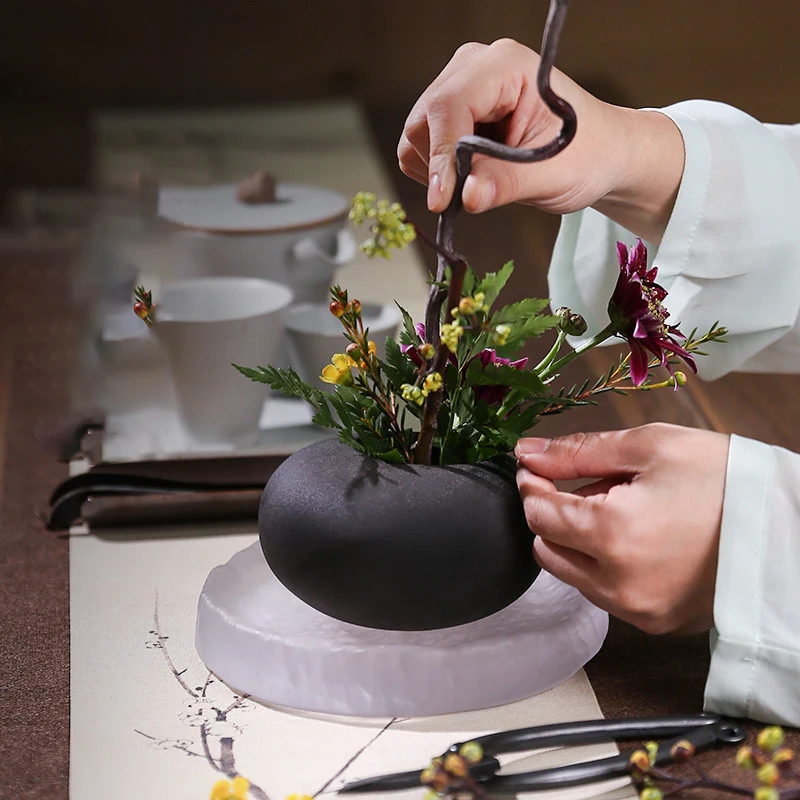 Японская лягушка, керамическая – обзор и цена Ikebana Vase Kenzan